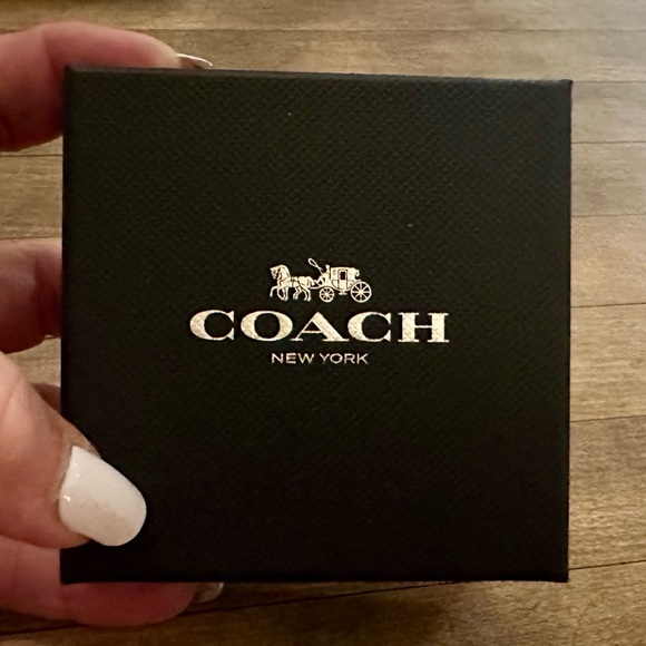 Coach X Peanuts Snoopy Stud Earrings Boxed Gift Set - Picture 5 of 6